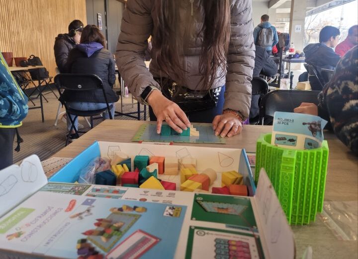 De los bloques a los algoritmos: enseñar programación sin pantallas