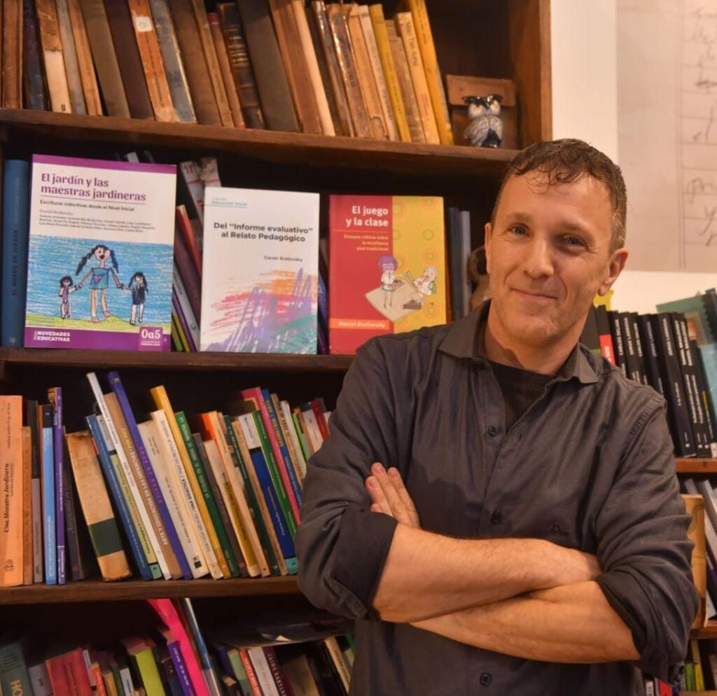 Del informe al relato: Daniel Brailovski propone volver a escribir para mirar de cerca el aprendizaje