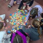 Abrir las puertas para jugar con sonidos y letras: Una experiencia que convive en el aula